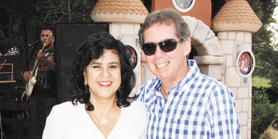 Zelinha Trajano, com o marido Luiz Salgado, prepara agito para comemorar seu aniversário